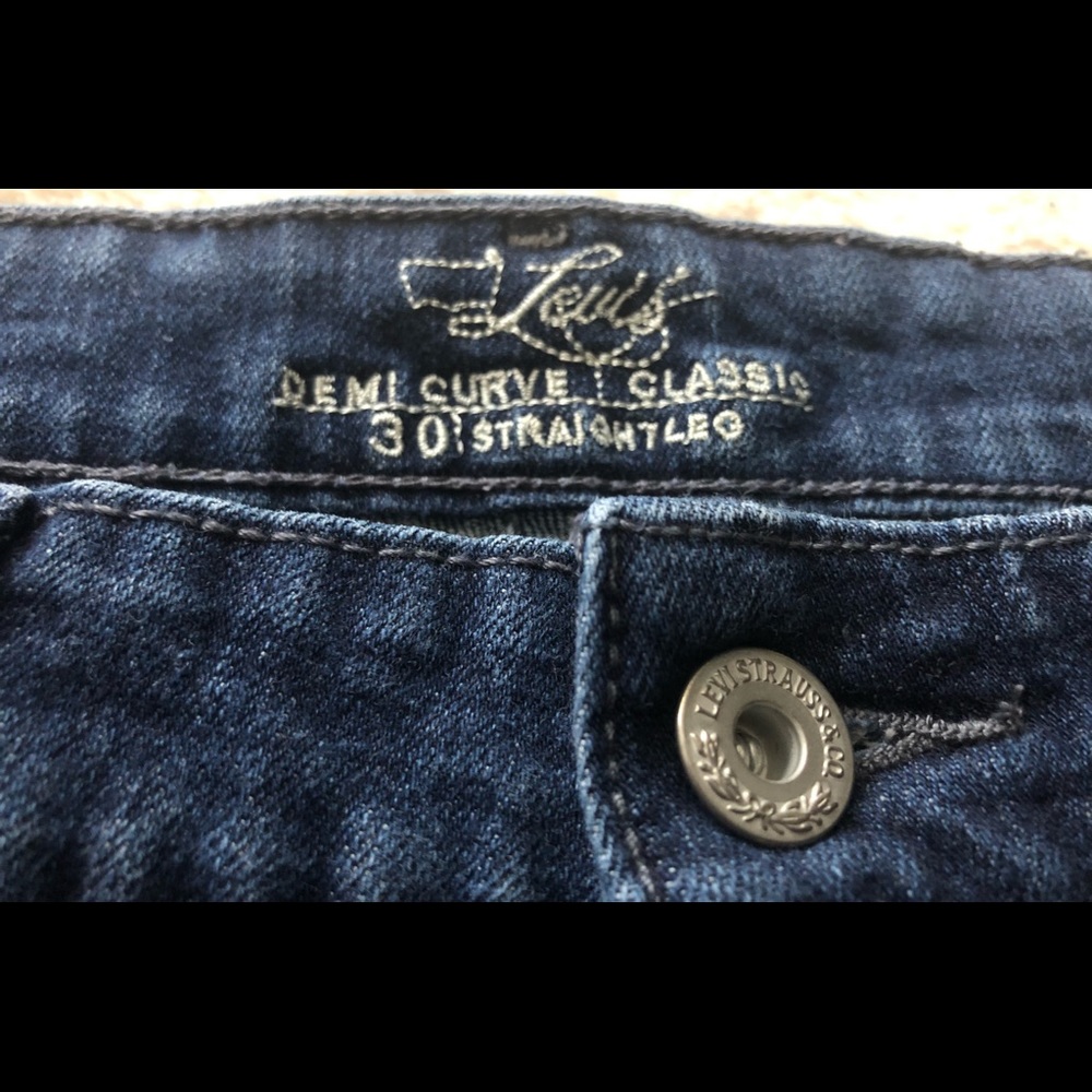 Levi’s Straight Leg Jeans - Picture 3 of 3